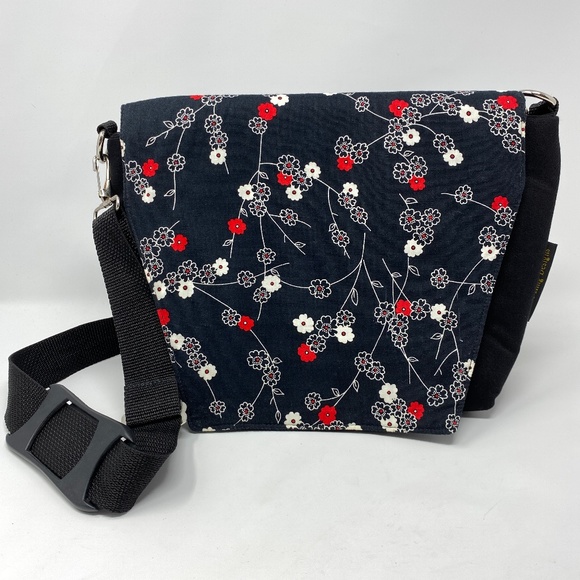 Jamie King Handbags - Jamie King Design Crossbody Messenger Camera Bag